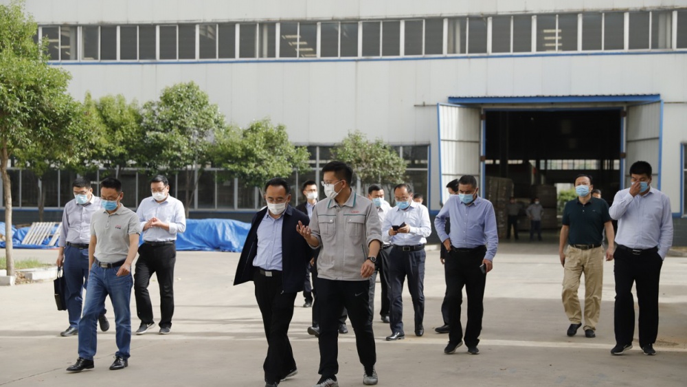 兖州区委书记王宏伟一行莅临bat365中文官方网站进行项目调研