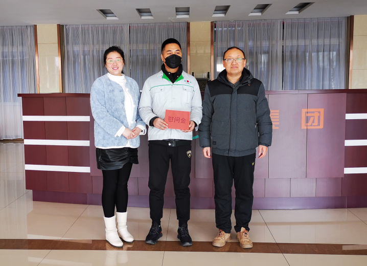 兖州区工业园区管委会到bat365中文官方网站支部开展春节走访慰问困难党员活动